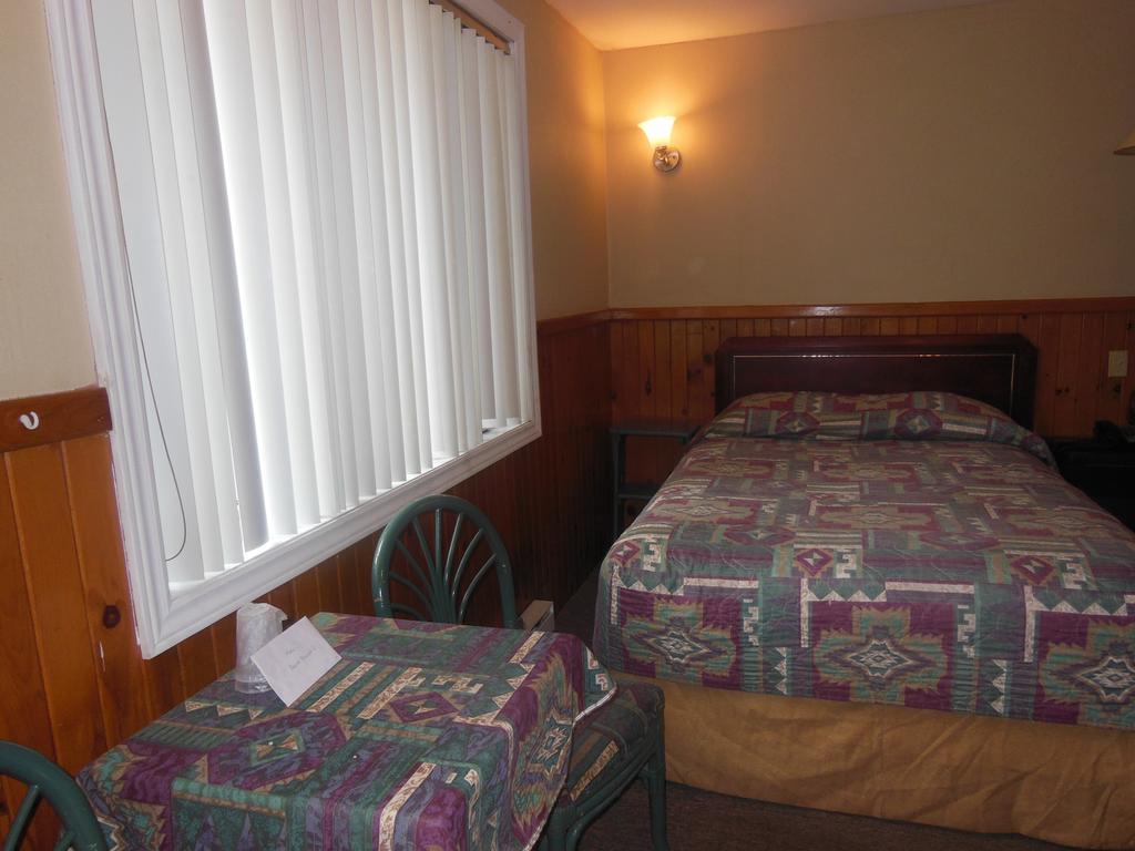 Motel Le Paysan Montreal Exterior photo