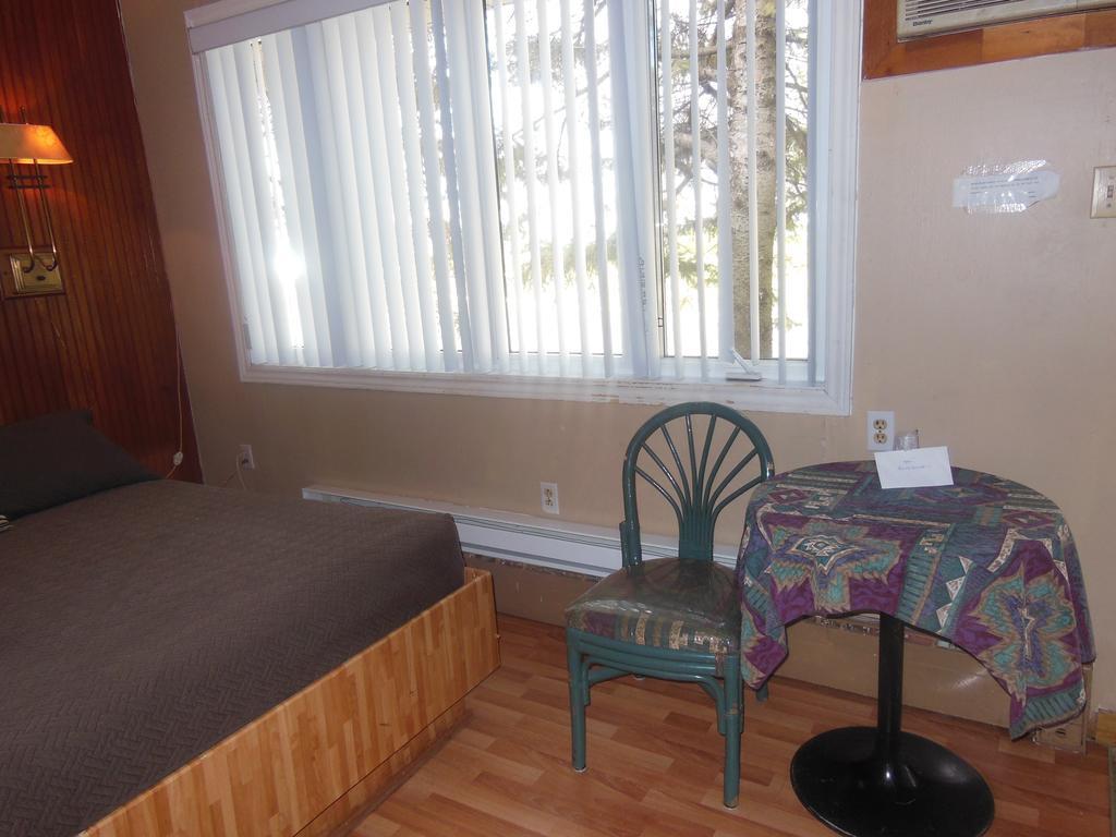 Motel Le Paysan Montreal Exterior photo